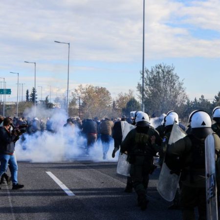 Αγρότες μιλούν για αστυνομική β1α ενώ οι κινητοποιήσεις κλιμακώνονται