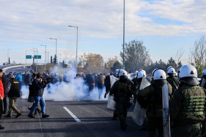 Αγρότες μιλούν για αστυνομική β1α ενώ οι κινητοποιήσεις κλιμακώνονται