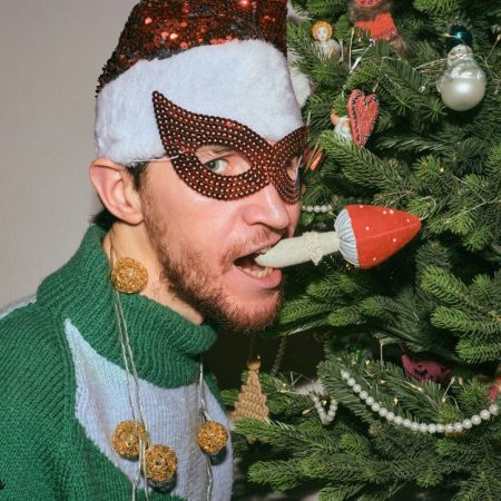 Συνοδός αποκαλύπτει τα Χριστουγεννιάτικα k1nks που ζητούν όλοι φέτος