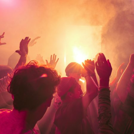 «Μια έξαλλη βραδιά clubbing ισοδυναμεί με μια συνεδρία σε ψυχολόγο»