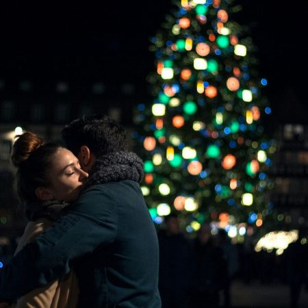Κάποιοι παίρνουν δώρα για την υποχρέωση, αλλά δεν νιώθουν τι εστί να δίνεις