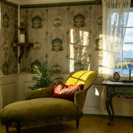 3+1 στάσεις για να κάνετε στον καναπέ σ#ξ πιο άνετα κι από κρεβάτι