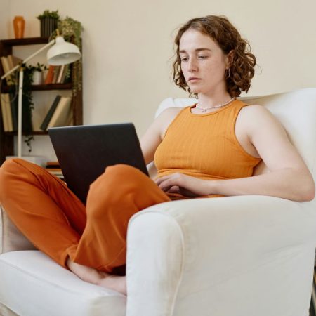 Έρευνα: Η εργασία κάνει περισσότερο κακό στην ψυχική υγεία της Gen Z από την ανεργία