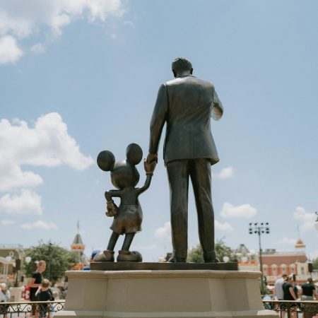Αν θες να τα παρατήσεις σκέψου ότι ο Walt Disney απολύθηκε λόγω έλλειψης φαντασίας