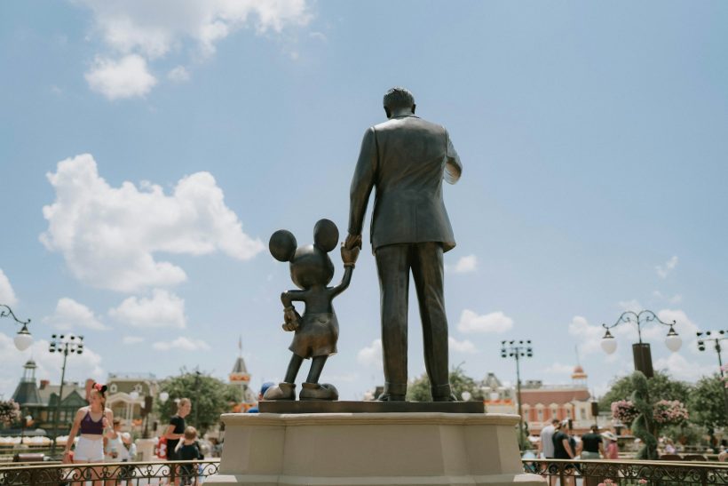 Αν θες να τα παρατήσεις σκέψου ότι ο Walt Disney απολύθηκε λόγω έλλειψης φαντασίας
