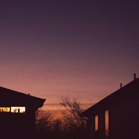 Πλάι, πάνω κι απέναντί σου