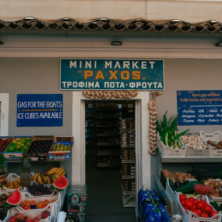 H μεγάλη αξία του να έχεις μπακάλικο (κι ας μη σε λένε Λευτέρη)