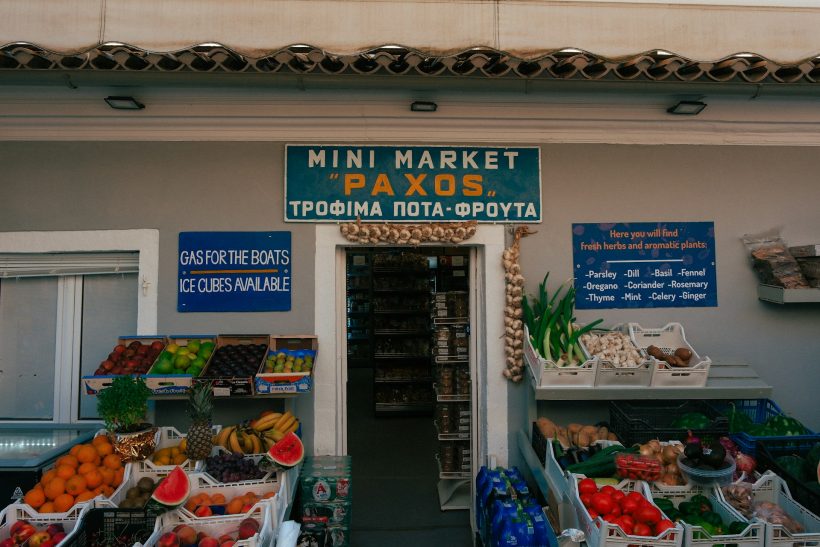 H μεγάλη αξία του να έχεις μπακάλικο (κι ας μη σε λένε Λευτέρη)