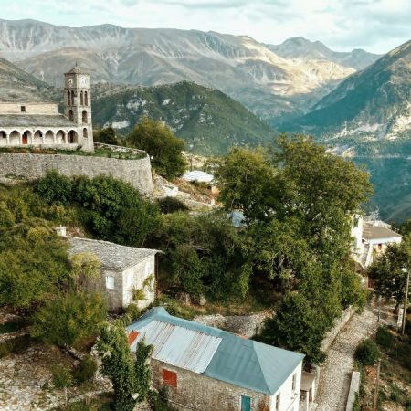 Έβαλα βενζίνη στο αμάξι, πεταγόμαστε Τζουμέρκα αγάπη;