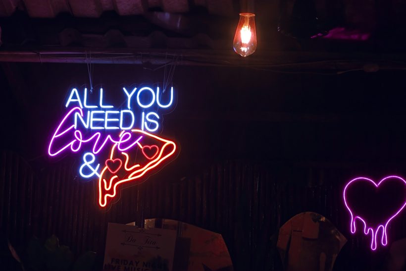 5 ιδέες για να βγεις το τέλειο ραντεβού με το εναλλακτικό τυπάκι που σ' αρέσει