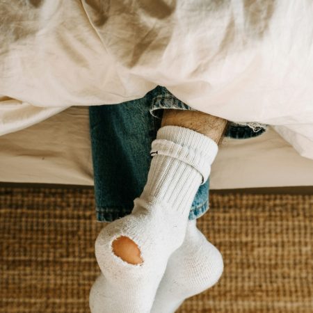 Οι ειδικοί απαντούν τι παθαίνεις αν φοράς τις ίδιες κάλτσες 2 μέρες σερί