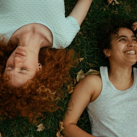 Όταν προσπαθούμε να συντονίσουμε μέσα μας το «δεν πρέπει» και το «μια ζωή την έχουμε»