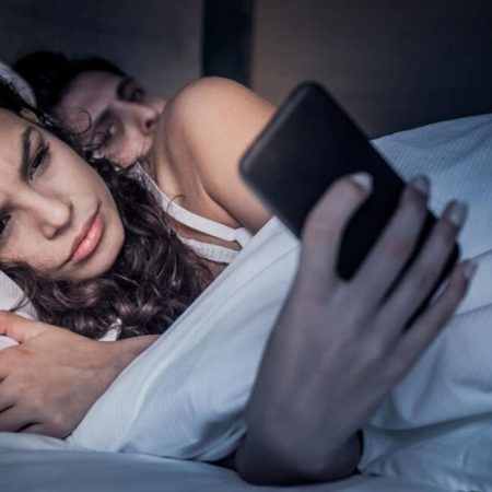 Micro-cheating στο σ3ξ: Πού αρχίζει πραγματικά η απιστία;