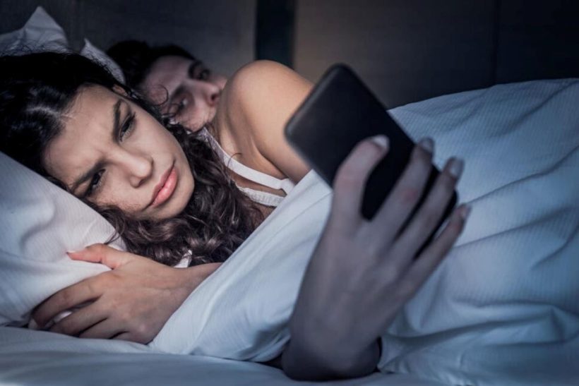 Micro-cheating στο σ3ξ: Πού αρχίζει πραγματικά η απιστία;