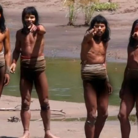 Εκπληκτικό βίντεο με σπάνια φυλή από τον Αμαζόνιο προβάλλεται για πρώτη φορά