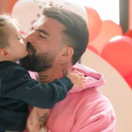 Μικρή γλυκιά μπηχτάρα Αλεξάνδρου συνεχίζει το σίριαλ «ποιος είναι καλύτερος γονιός»