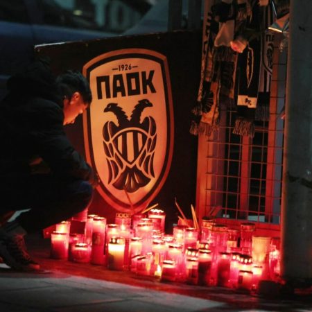 Η Τούμπα ντύθηκε στα μαύρα: Κεριά, σιωπή και δάκρυα για τα αδέρφια του ΠΑΟΚ