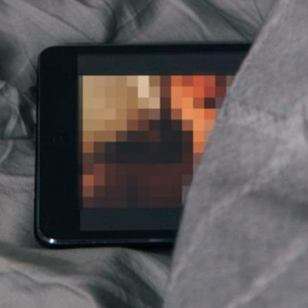 Καθηγητής έστειλε γuμνές φωτογραφίες της πρώην του στον γιο της