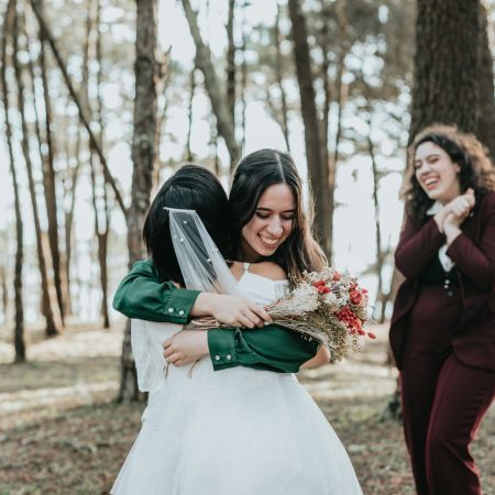 Ο φίλος είναι εκεί στη χαρά σου χωρίς να τον παρακαλέσεις