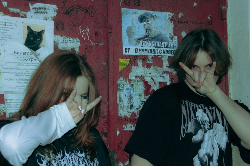 Βρίσκεις σταθερή δουλειά και σχέση και τσουπ...το κολλητάρι σου λέει ότι άλλαξες