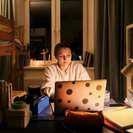 «Τι έχεις;» - Η καθημερινότητα σε έχει γονατίσει κι εσύ πρέπει να απαντήσεις