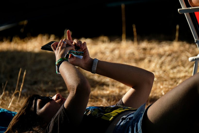 Όταν γράφεις κατεβατά κι ερωτεύεσαι το άτομο που απαντά με «ΟΚ»