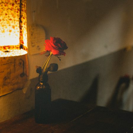 Γιατί είσαι εσύ κι είσαι δίπλα μου, όταν όλα μοιάζουν βαριά κι αβέβαια