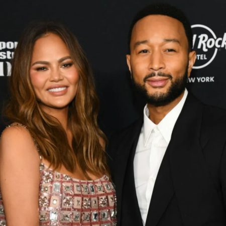 Chrissy Teigen: Παντρεμένη 12 χρόνια, δεν έχει αεριστεί ποτέ μπροστά στον John Legend