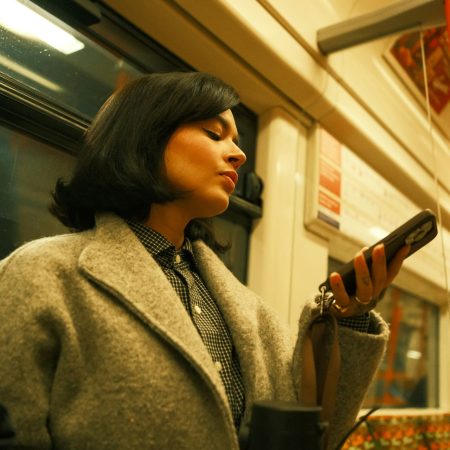 Τα είπαμε όλα από τις οθόνες και δεν έμεινε τίποτα για το «από κοντά»