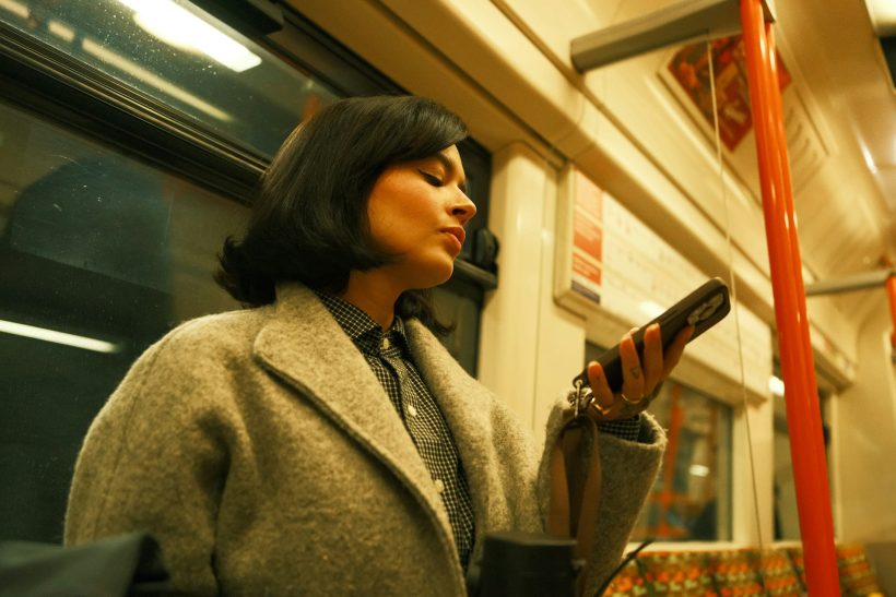 Τα είπαμε όλα από τις οθόνες και δεν έμεινε τίποτα για το «από κοντά»