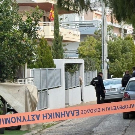Γλυφάδα: Γιος σkότωσε τον πατέρα του, είχε δ0λοφ0νήσει τη μητέρα του το 2014