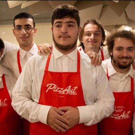 PizzaAut: Η πιτσαρία που «χαμήλωσε την ένταση» για να εργαστούν άτομα με αυτισμό