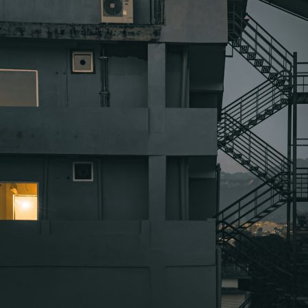 «Και τι κάνεις μόνος σου στη σιωπή σε ένα άδειο σπίτι;»: Ζω το όνειρο!