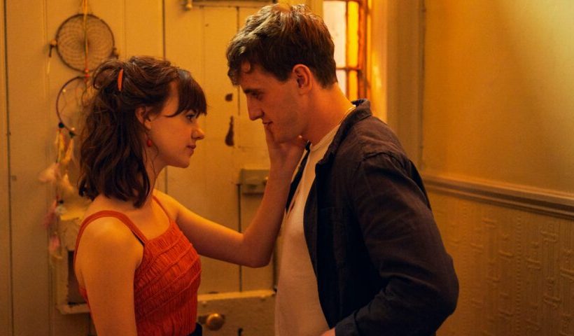 Podcast | Situationship fatigue: Η γενιά που βαρέθηκε να κάνει σχεδόν σχέσεις