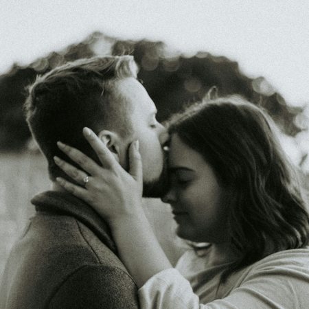 Τελικά, μας ελκύει ο άνθρωπος που μας κάνει να νιώθουμε «σπίτι»