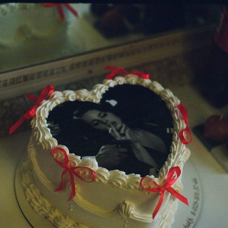 Όταν στα γενέθλιά σου δε σε θυμάται κανείς, γεννιέται ένα νέο είδος μοναξιάς