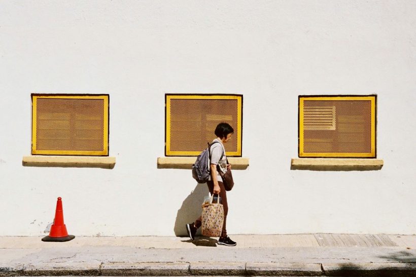Η σιωπή δεν έρχεται από θυμό ούτε από πείσμα - Είναι μία σωτήρια παραίτηση