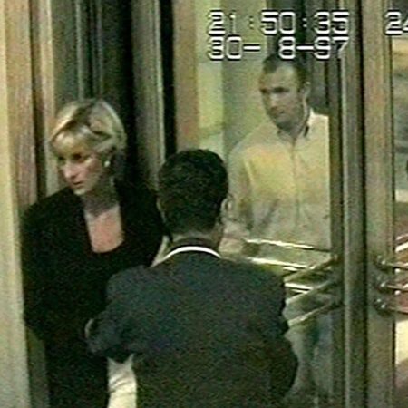 Podcast | Τι μας έκρυψαν για το πώς πέθaνε η πριγκίπισσα Diana;