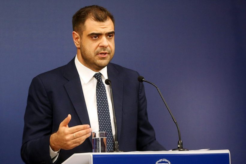 Ο Μαρινάκης ξεφεύγει τελείως και απειλεί δημοσιογράφο για τις ερωτήσεις του