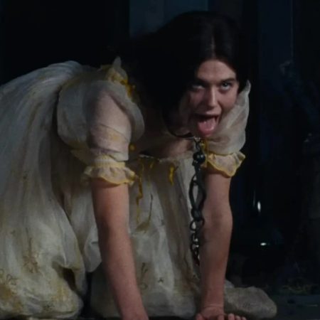 Ανεμοδαρμένα Ύψη: Μια σκηνή με κολάρο προκαλεί την BDΣΜ  πλευρά μας