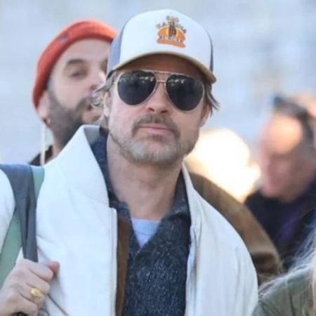 Ο Μπραντ Πιτ περπατά στα σοκάκια της Ύδρας που έχει μεταμορφωθεί για την ταινία του