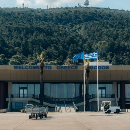 Πτήση της Aegean δεν μπορούσε να προσγειωθεί γιατί χαρταετοί μπλόκαραν τον ουρανό!