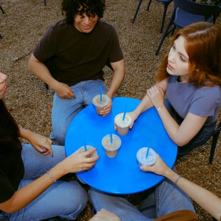 Τα σημάδια που μαρτυρούν ότι μάλλον εσείς είστε οι αγενείς με συγγενείς και φίλους