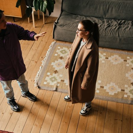 Podcast | Είμαι κορίτσι και (δεν) αισθάνομαι ασφαλής στο σπίτι μου