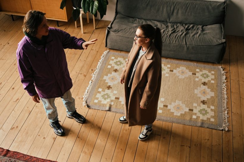 Podcast | Είμαι κορίτσι και (δεν) αισθάνομαι ασφαλής στο σπίτι μου