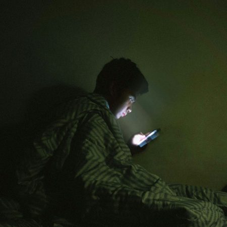 Όσα χρειάζεται να ξέρεις για την εξάρτηση από το διαδίκτυο και τα social media