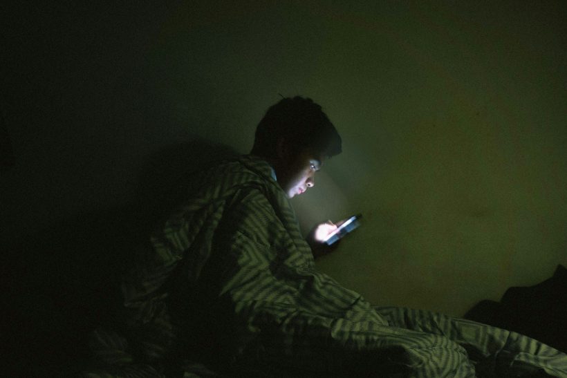 Όσα χρειάζεται να ξέρεις για την εξάρτηση από το διαδίκτυο και τα social media