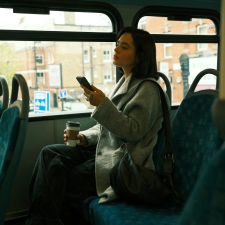 Πώς είναι να ανήκεις στη γενιά του «δεν προλαβαίνω να ερωτευτώ»;