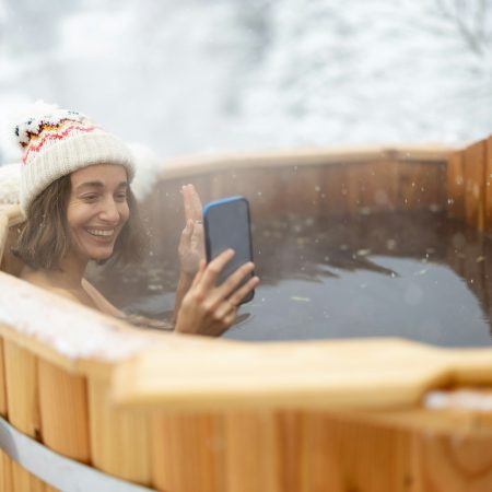 Στο Βερολίνο οι γυναίκες μπορούν πλέον να κολυμπούν τόπλες σε δημόσιες πισίνες