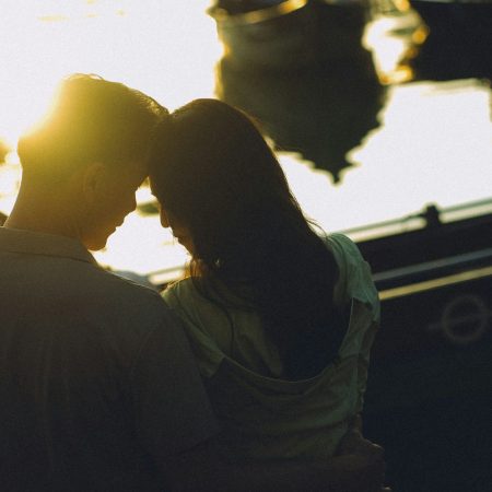 Αν αγαπάς, μείνε